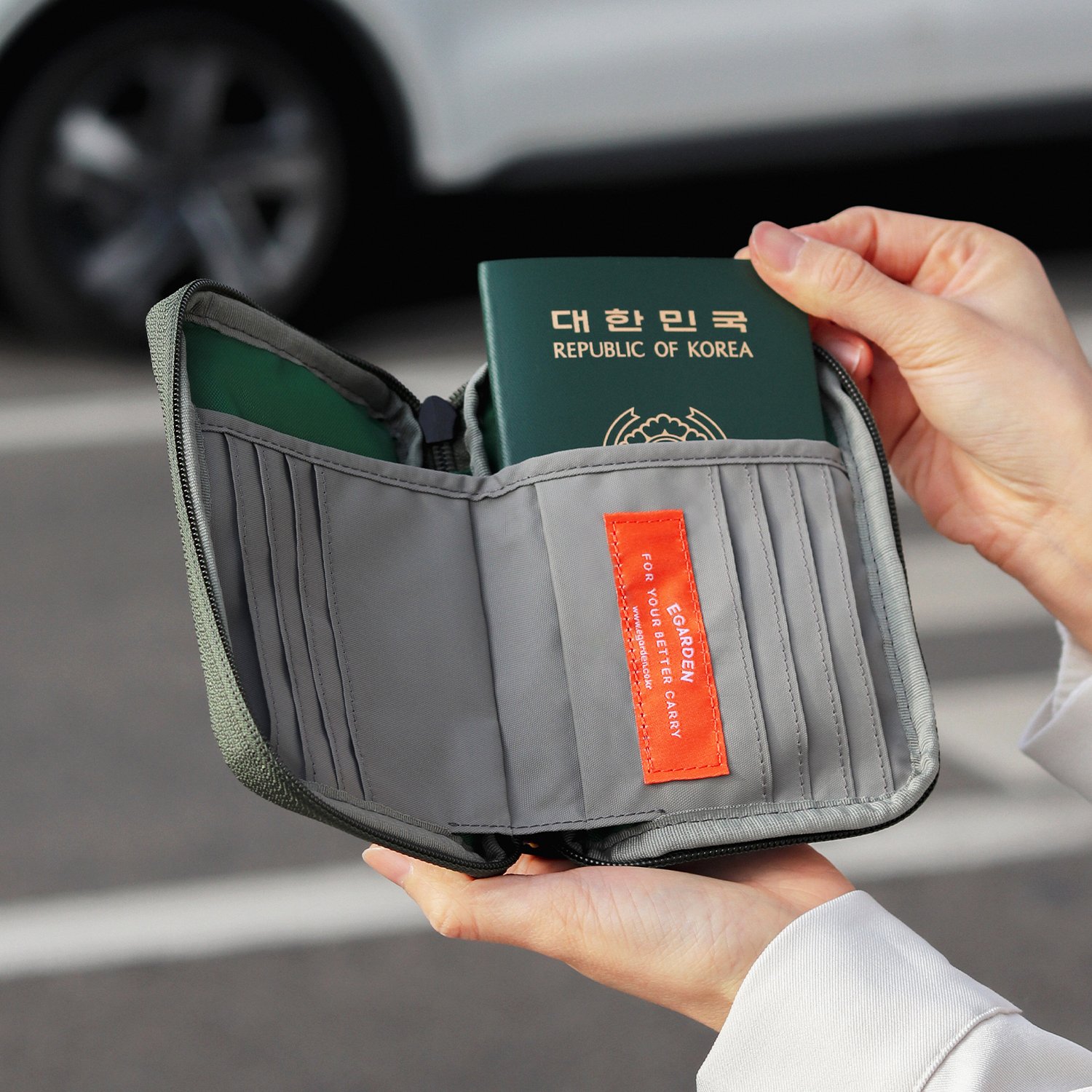 에가든 트래블러 패스포트 RFID 차단 안티스키밍 여행용 지갑 여행 여권 케이스 올리브 상세 이미지 2